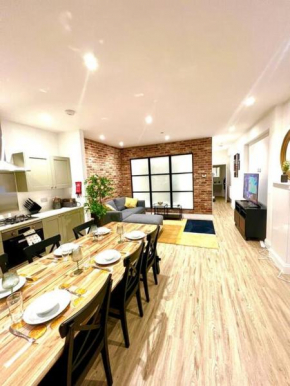 Brand New Apt - Beach Breeze Spacious 1-Bedroom Apartment with parking - sleeps 4 ppl- internet